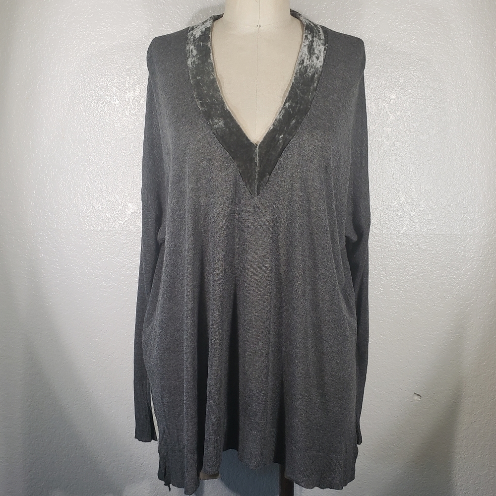Viviana Uchitel Oversized Velvet Edge V-Neck M NWT